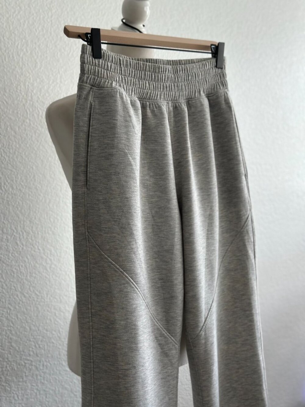 Abercrombie YPB NeoKnit Gray Joggers Small Athleisure Sweatpants Cozy Lounge - Picture 3 of 8